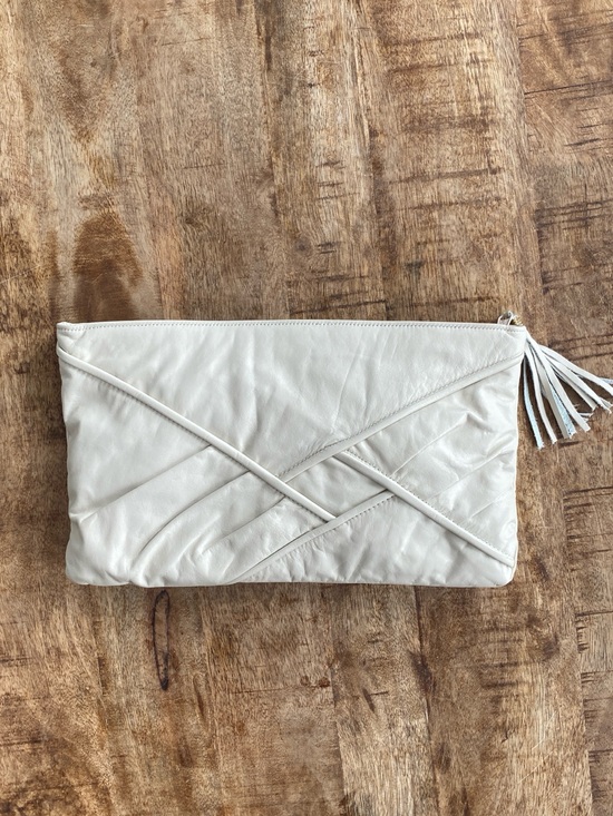 saereun Handbags - Vintage Saereun New York Cream Leather Tassel Zip Clutch